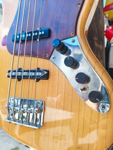 Contra baixo SX, 5 cordas, Ativo com Pré Bolmonte