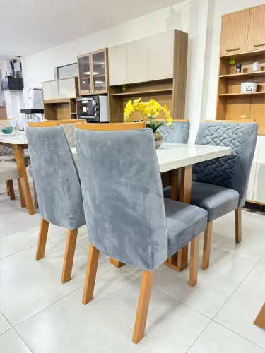 Mesa com 4 cadeiras