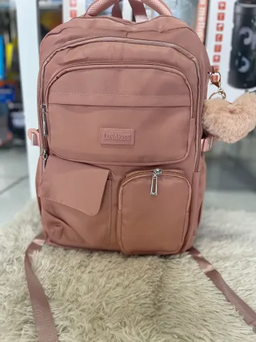 Mochilas femininas elegantes com chaveiro 