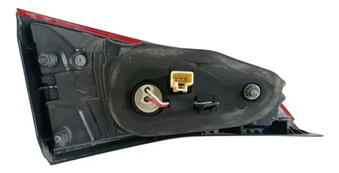 Lanterna Traseira Direita Yaris Sedan 2019/(mala) (avaria)