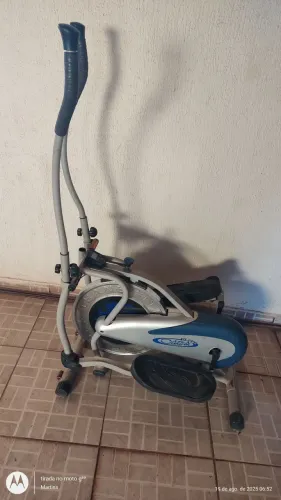 Aparelho Elíptico Orbitrek, para exercícios do seu dia a dia !