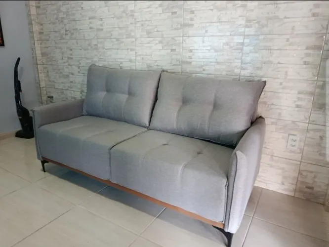 Olha esse sofá maravilhoso fixo