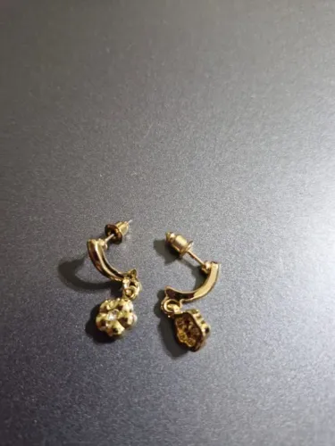 Brincos de Flor Dourados