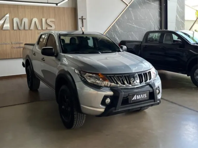 Mitsubishi L200 Tri. Outdo. GLS 2.4 CD 4X4 Die. AUT 2024