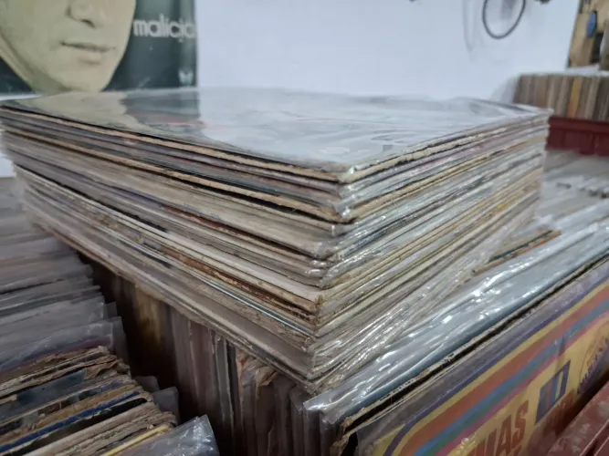 30 Disscos de vinil Lp surpresa