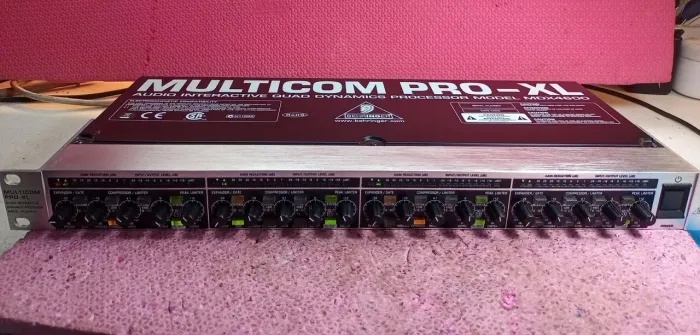 Compressor de áudio Behringer mdx-4600