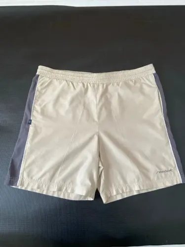 Short esportivo Reebok ORIGINAL, tamanho M, em perfeito estado!