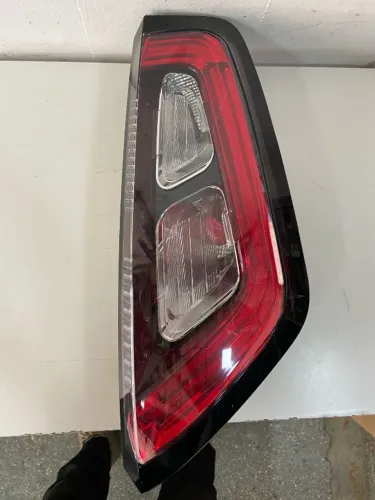 Lanterna Punto 2013 com led (direita)