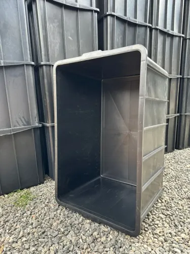 Caixa plástica fechada 180lts Mod.1018 cor preta