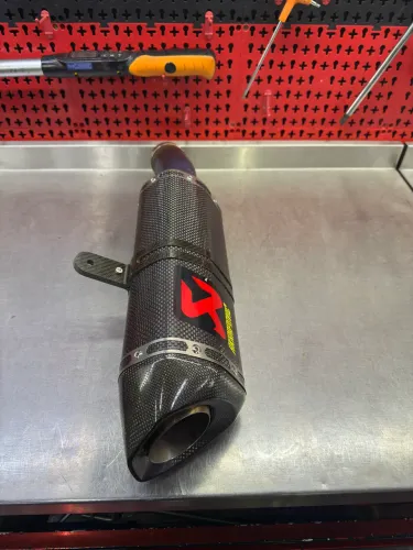 Ponteira de escapamento akrapovic em carbono original. Bmw s1000 rr, 2020/2025
