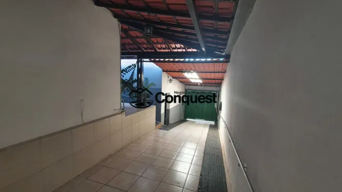 Vendo - Excelente Casa Residencial e comercial - Bairro Monte Castelo - Contagem !