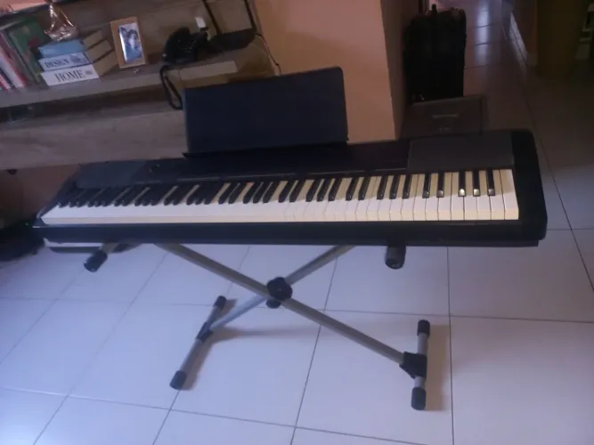 Piano Cássio com documento da revisão incluso CDP 130 com a case mais suporte completo 