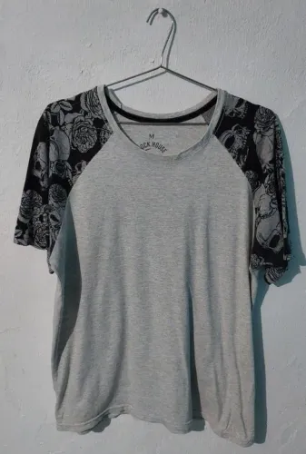 Camiseta Caveira Tamanho: M Cor: Cinza e Preto - Clock House