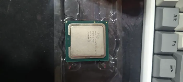 Processador Intel Xeon E5-2407V2