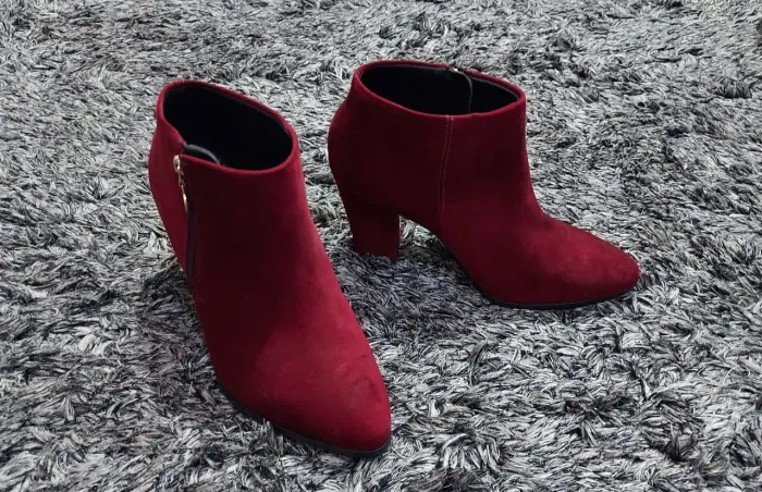 Bota feminina em Nobuck / Nova / Número 39