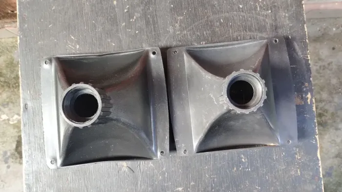 Bocas de corneta para som