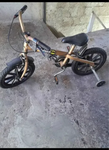 vende-se bicicleta infantil de menino