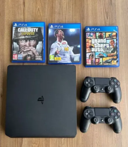 PS4 slim com 3 jogos aleatórios e 2 controles 