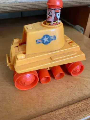 Tanque de brinquedo vintage
