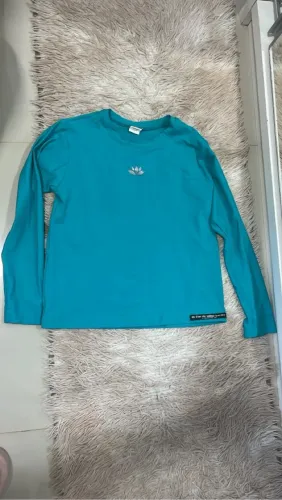 Camiseta Manga Longa com proteção uv Infantil verde com Detalhe Floral