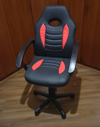 Cadeira Gamer DPX Giratória com Apoio - GT KIDS, preta e vermelha