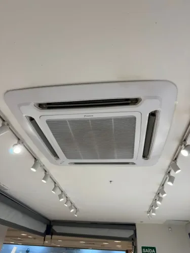 Ar condicionado cassete hidrônico Daikin 30.000 btu