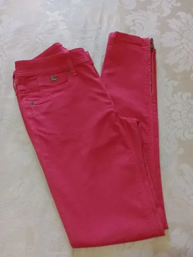 Calça Jeans vermelha Burberry