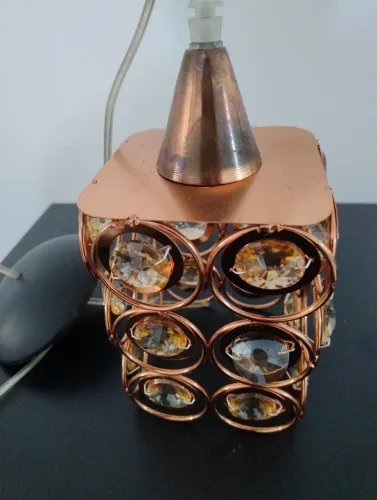 Lustre Decorativo com Cristais e Acabamento Cobre