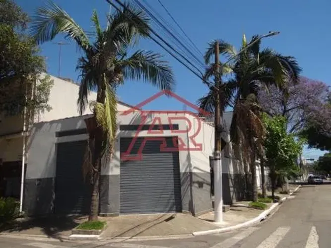 SALAO EM ESQUINA, RECEM REFORMADO;