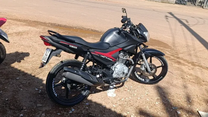 Vendo Moto factor 2020.2021 envelopada por 11.000