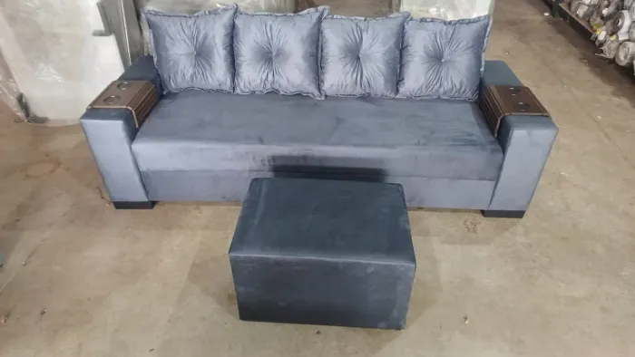 Sofá 2.20 com puff de brinde e porta copos 