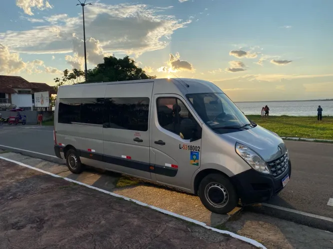 Aluguel de van com motorista 