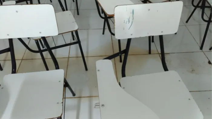 Cadeiras escolares usadas - ótimo estado!