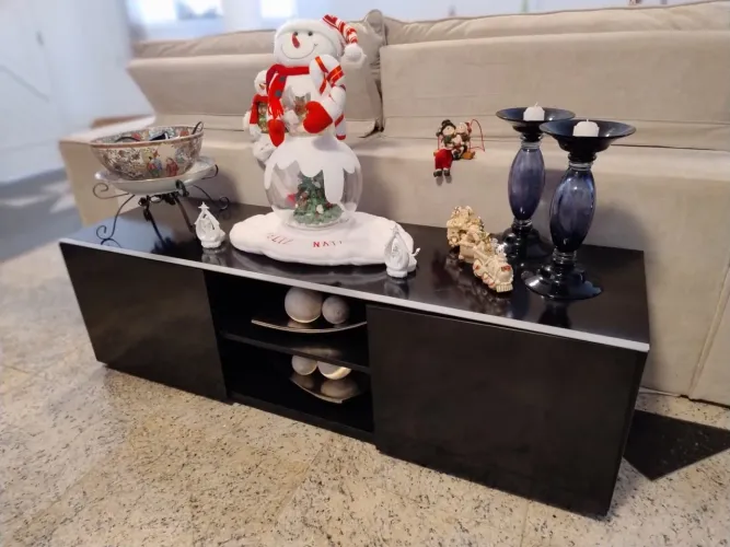 Buffet e rack muito estilo.