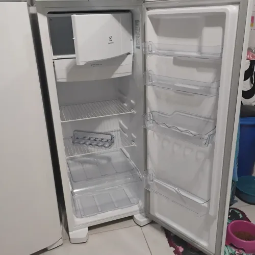 GELADEIRA ELECTROLUX RE31 (2 DUAS)