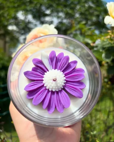 Velas artesanais no copo patê 150ml com flor margarida