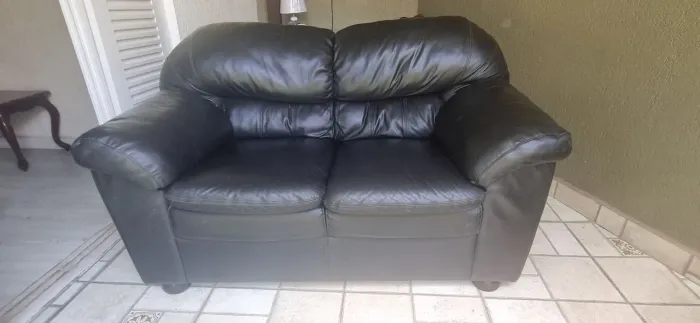 Sofa Couro Legitimo cj. 3 e 2 lug.
