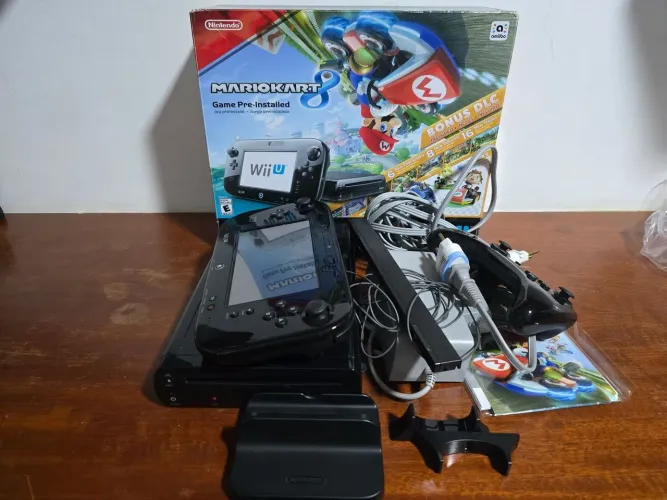 Nintendo Wii U com Mario Kart 8 - Seminovo