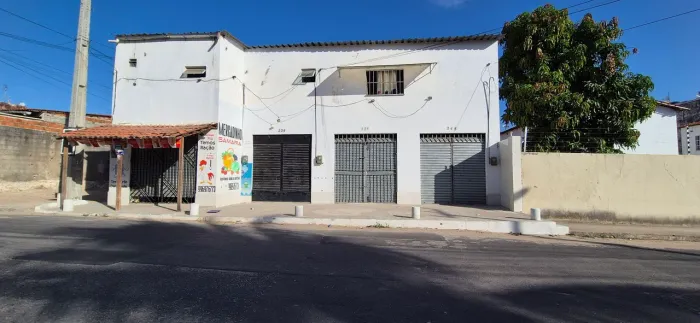 PRÉDIO COMERCIAL E RESIDENCIAL NO ITAPERY