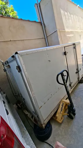 Vendo baú isotermico para caminhão VUC. 