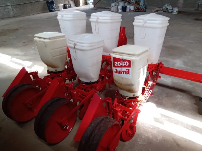 Plantadeira 3 linhas Jumil