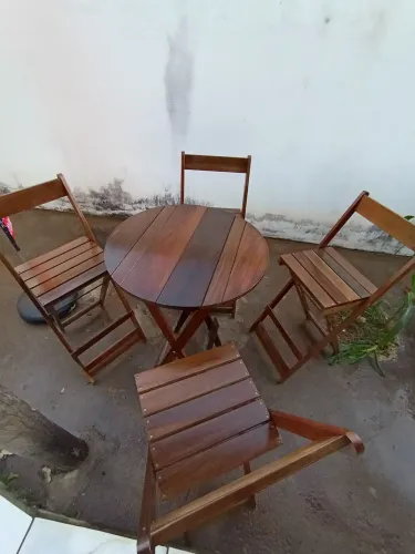 Conjunto de Mesas Bistrô e Retangular de Madeira Dobráveis - Praticidade e Estilo!