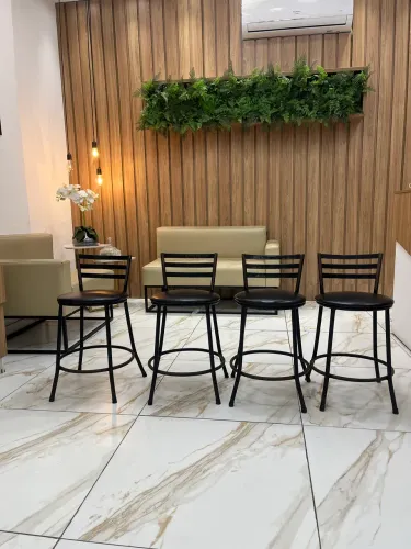 Bancos de Metalon com Corino Preto