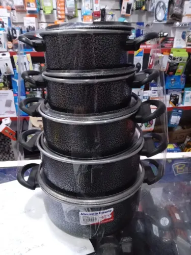Kit 5 panelas pretas- R$110,00