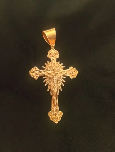 Crucifixo de ouro 6.7 gramas.