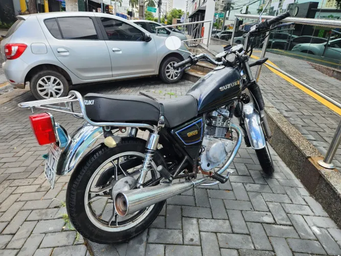 MOTO IMPECÁVEL PARA QUEM BUSCA ECONOMIA E CONFIABILIDADE!