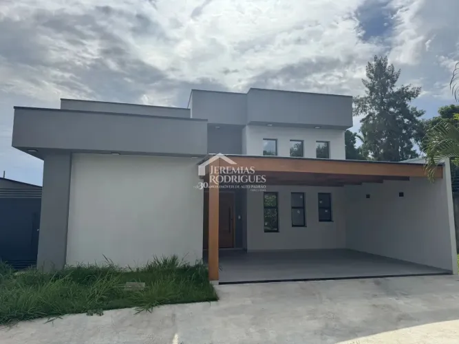 Casa à venda no Condomínio Alphaville em Taubaté/SP.