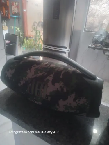 Vende-se bombox 3 . 3 meses de uso . 1600.00