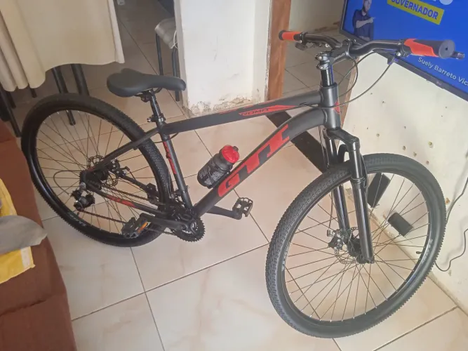Bicicleta nova. Só usada 2 vezes
