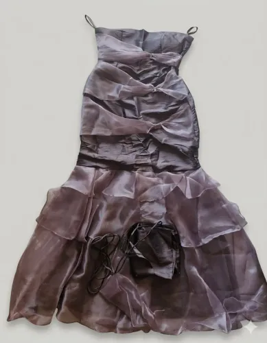 Vestido de festa tomara que caia com echarpe